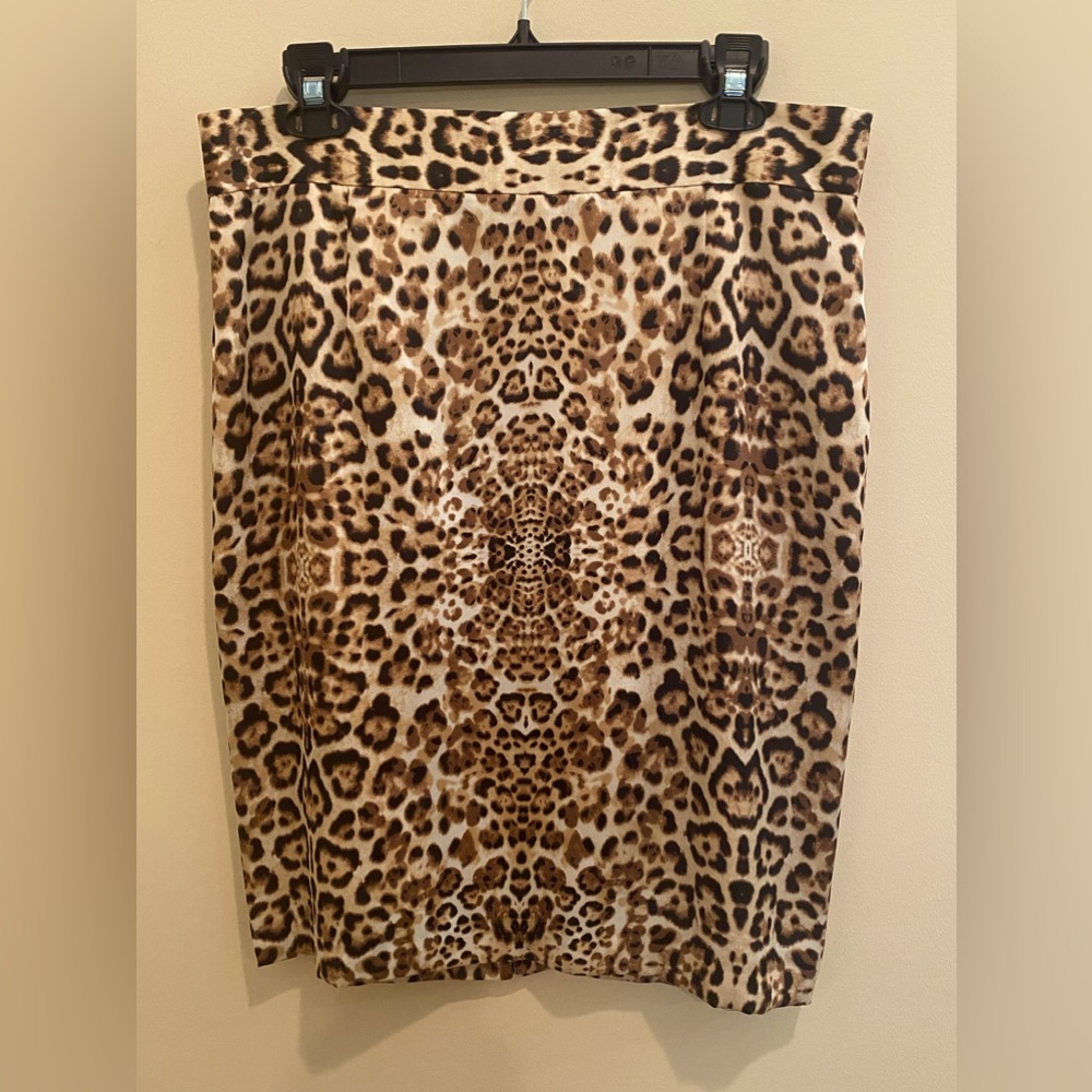 Antonio Melani silky leopard skirt, size 14